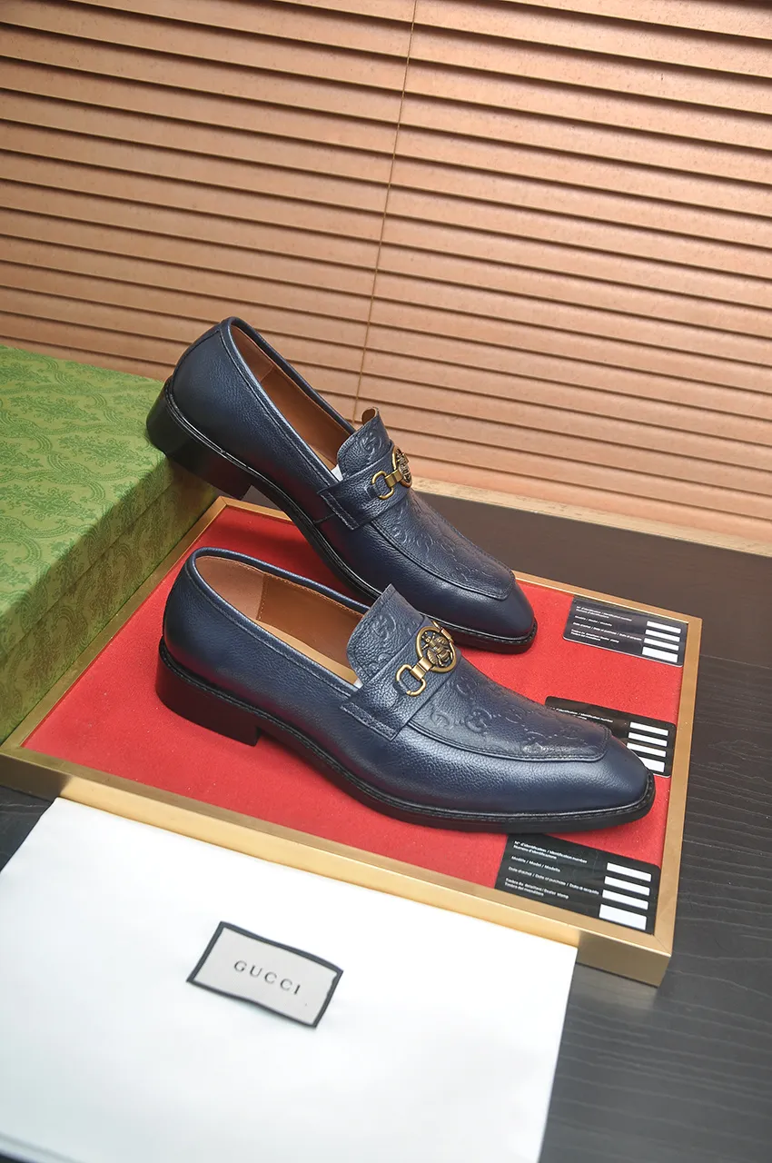 Men's shoes💰460💶Italy's top luxury men's shoes giant [GUCCI Gucci] has a new model 🍃Original European style🔰 Pleasant to the eye😍In order to make the shoes more durable and non-deformable🌀The production continues to follow traditional methods but there is still no lack of innovation💪The original cowhide is chosen for the leather♻️ Smooth, natural and exceptionally bright⭐Made of imported cowhide, the first choice of the rich 38-45 (45 customized)